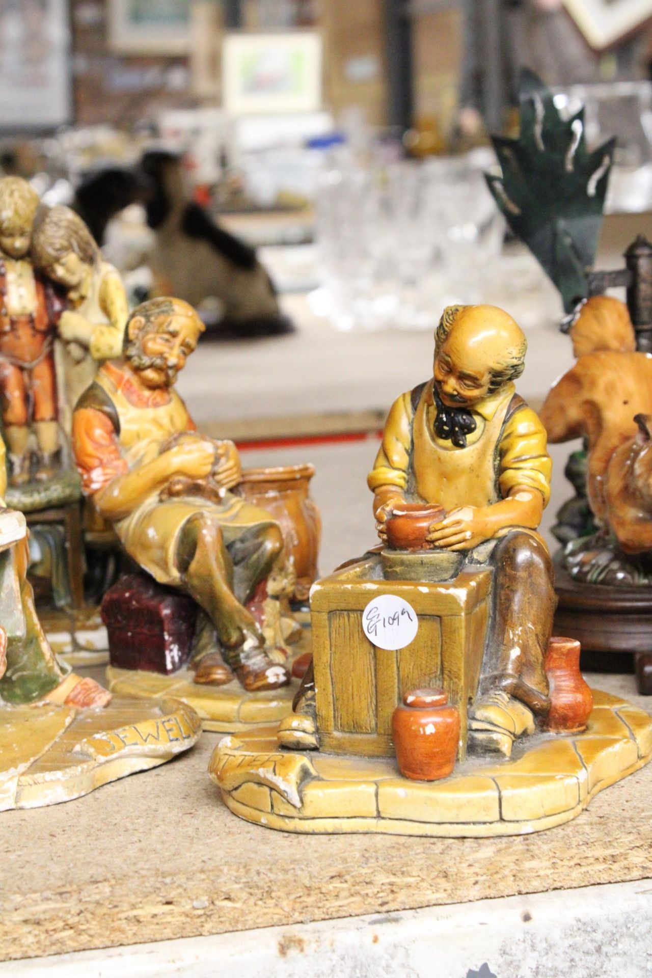 A QUANTITY OF EIGHT VINTAGE FIGURES TO INCLUDE CHALKWARE, ETC - Image 4 of 7