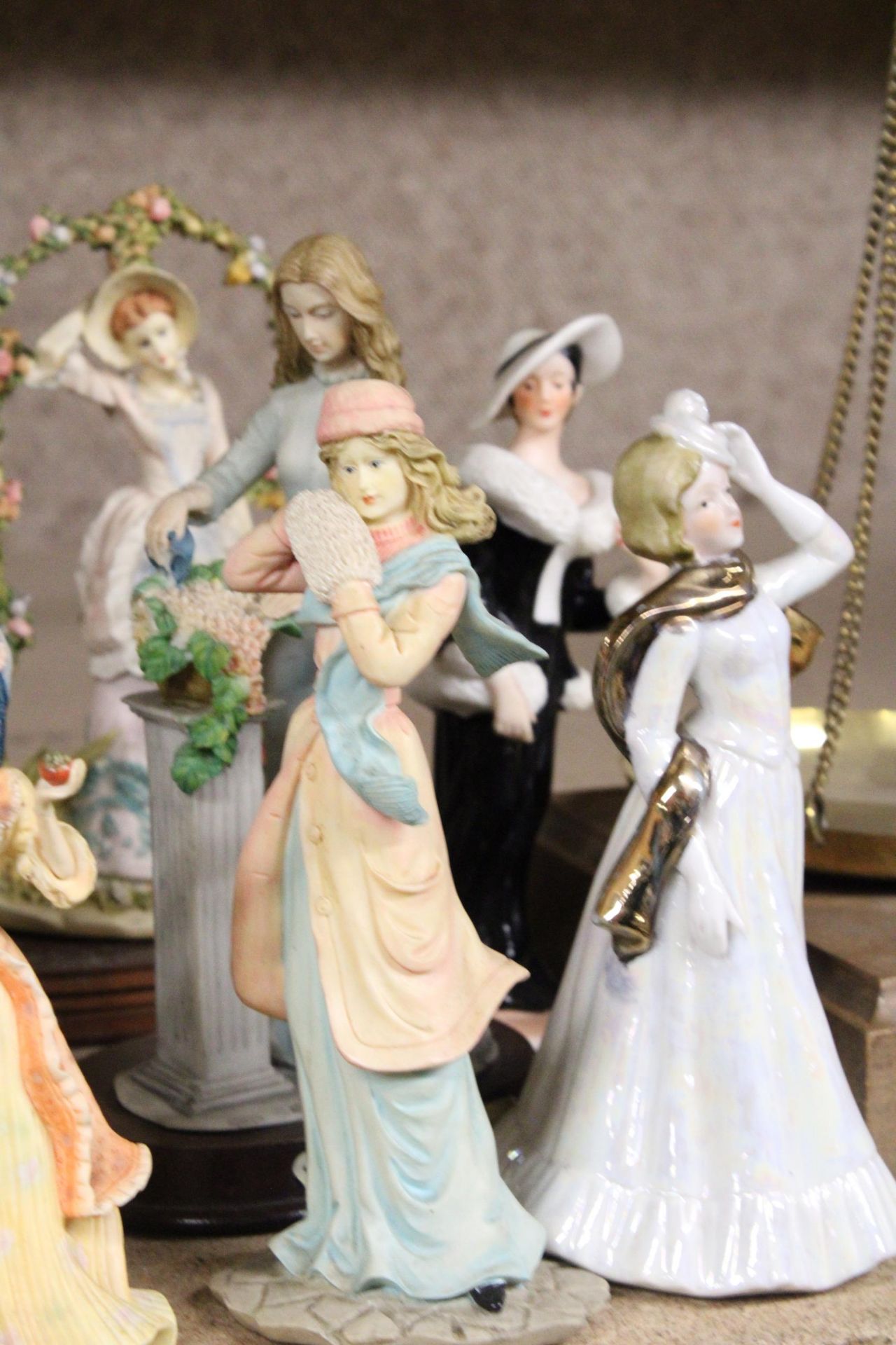 A COLLECTION OF TEN LADY FIGURINES - Image 4 of 5
