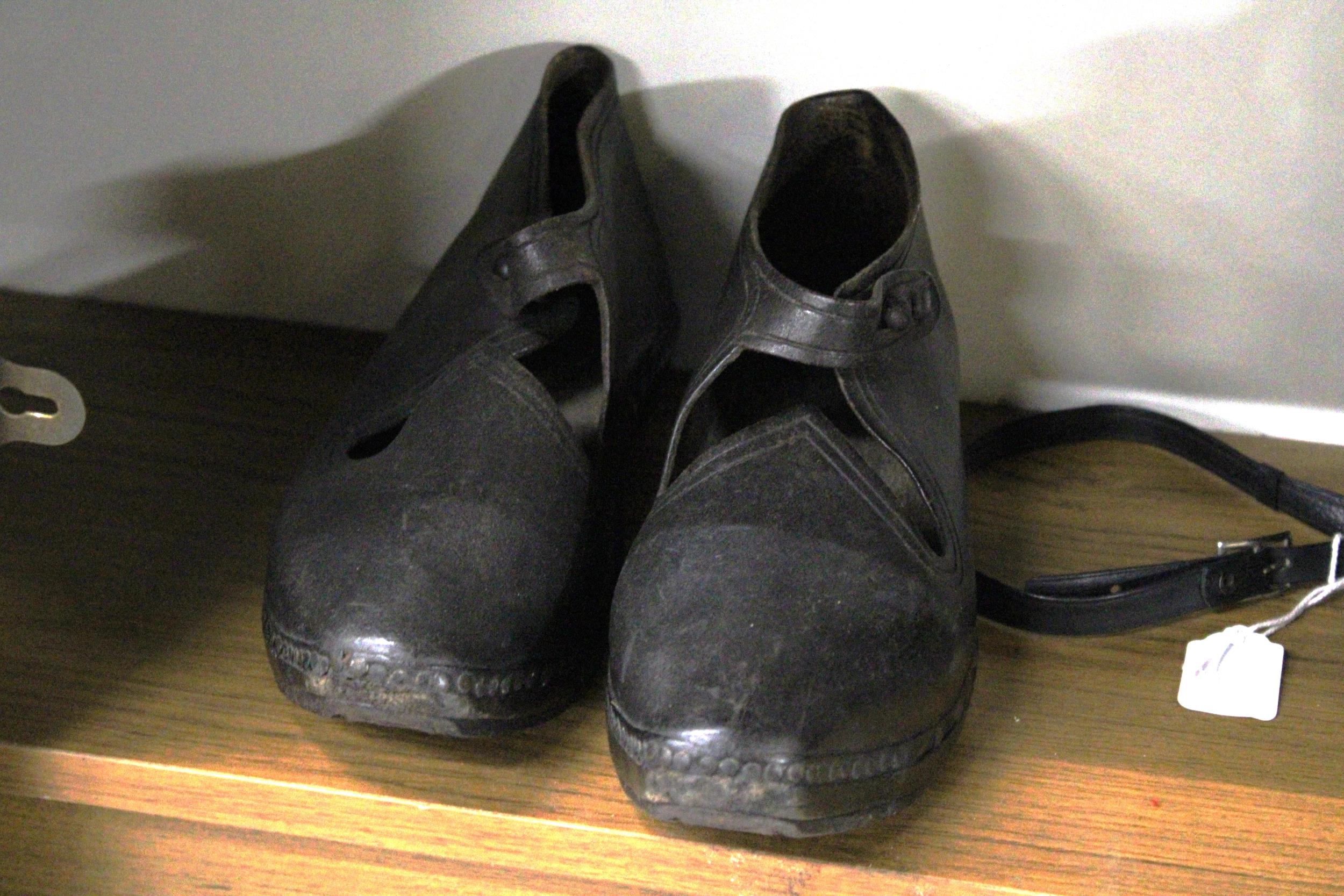 A PAIR OF VINTAGE 'SPARKING' CLOGS