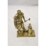 A HEAVY, SOLID, BRASS BLACKSMITH FIGURE, WEIGHS 4 KILOS, HEIGHT 20CM