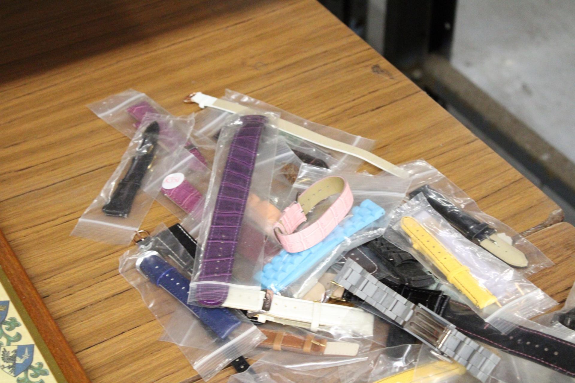 A LARGE QUANTITY OF WATCH STRAPS - 120 IN TOTAL - Image 2 of 4