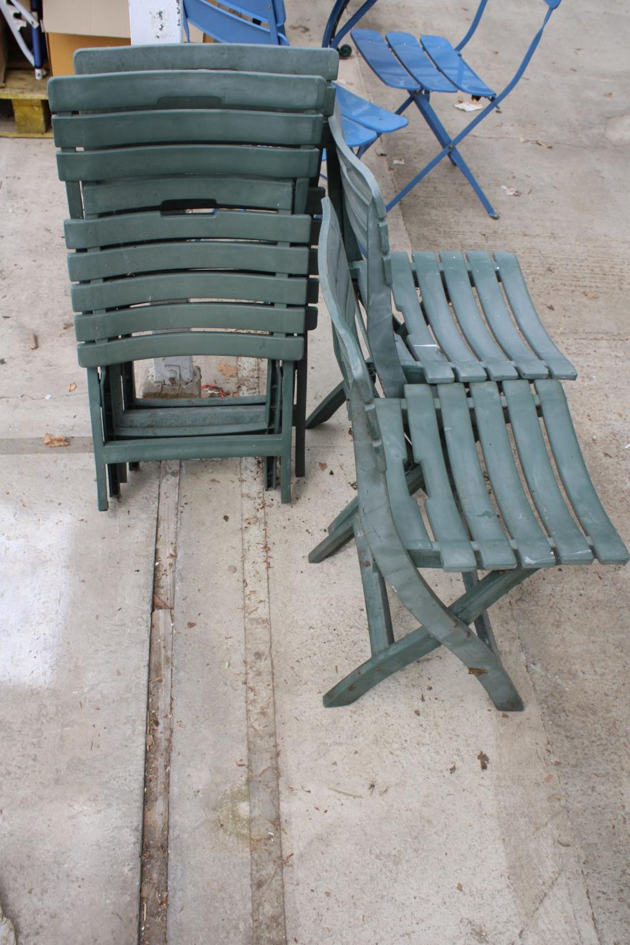 A SET OF FOUR PLASTIC FOLDING GARDEN CHAIRS - Image 2 of 2