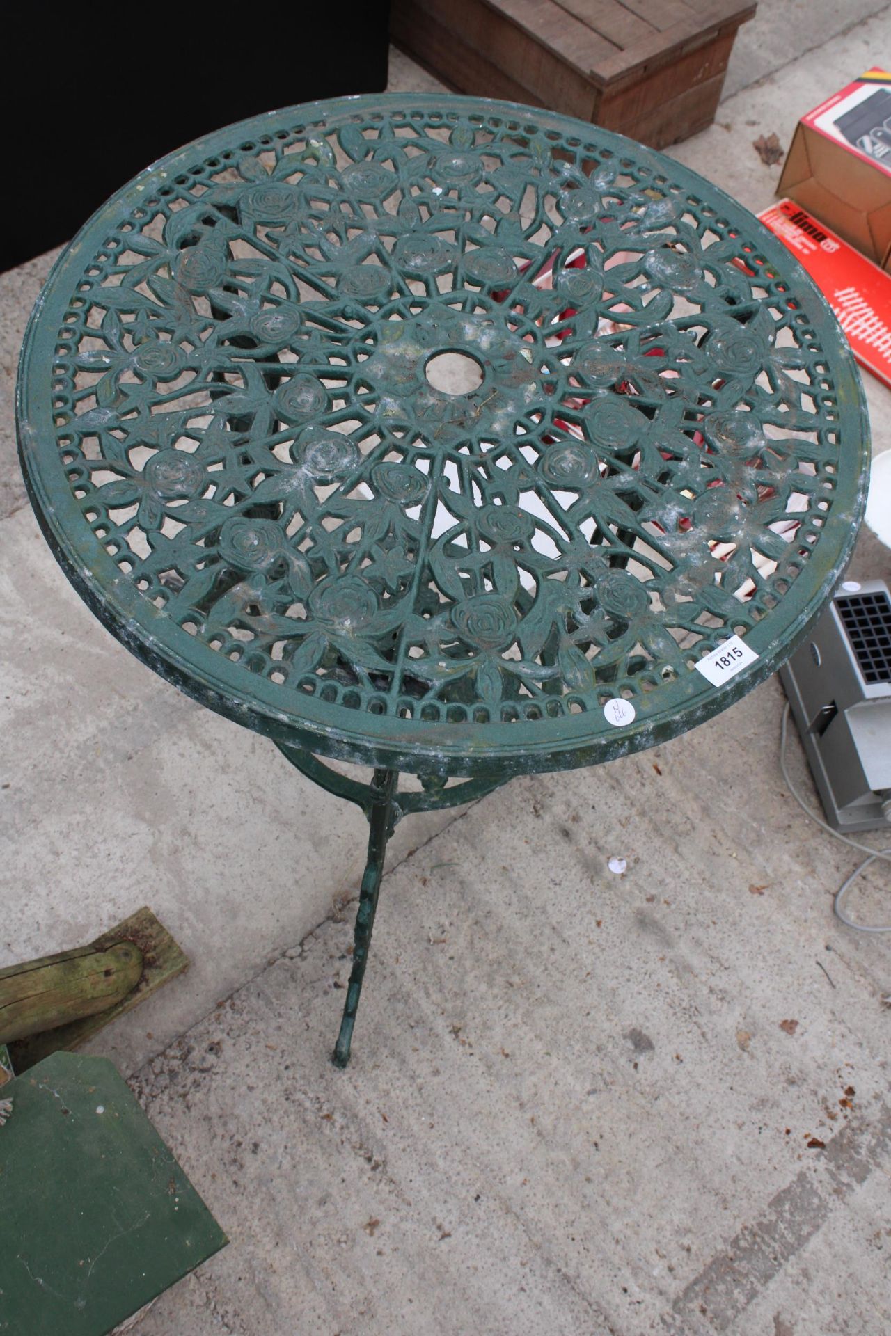 A GREEN PAINTED CAST ALLOY CIRCULAR TABLE - Image 2 of 2