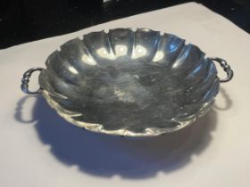 A HALLMARKED BIRMINGHAM SILVER TWIN HANDLED DISH GROSS WEIGHT 138.5 GRAMS