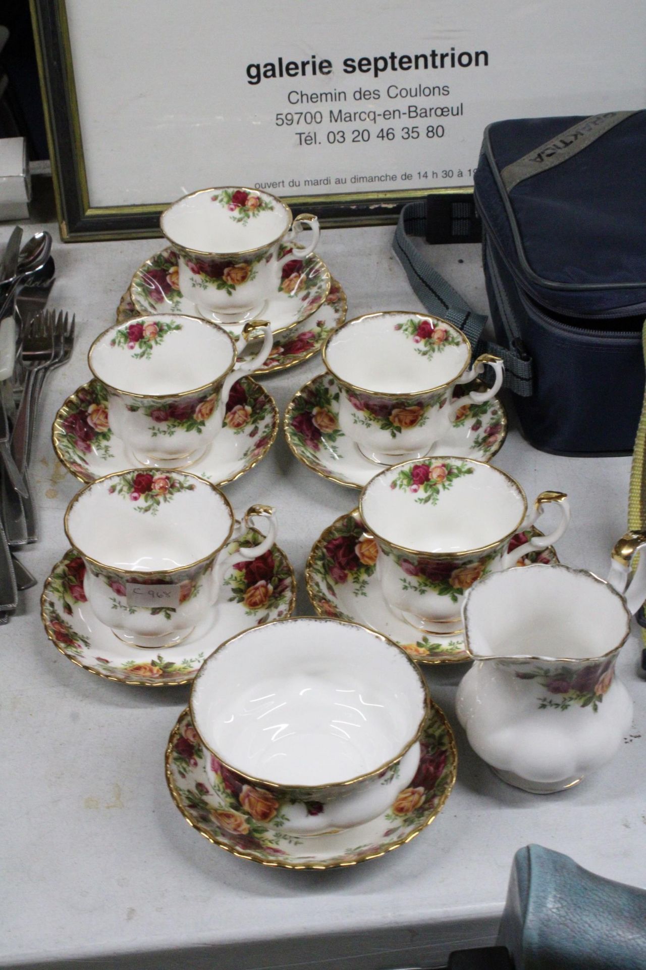 A QUANTITY OF ROYAL ALBERT 'OLD COUNTRY ROSES' TO INCLUDE CUPS, SAUCERS, A CREAM JUG AND SUGAR BOWL