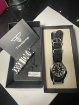AN AS NEW AND BOXED TANDORIO WRIST WATCH WITH SPARE STRAP IN A PRESENTATION BOX SEEN WORKING BUT