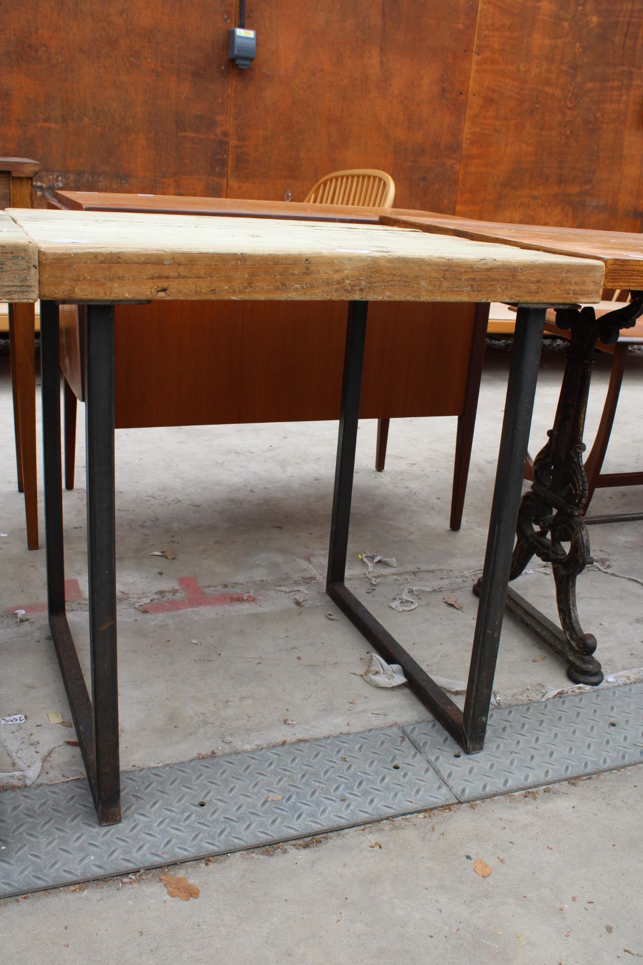 A RUSTIC FOUR PLANK TABLE, 27" SQUARE ON METAL LEGS - Image 2 of 3