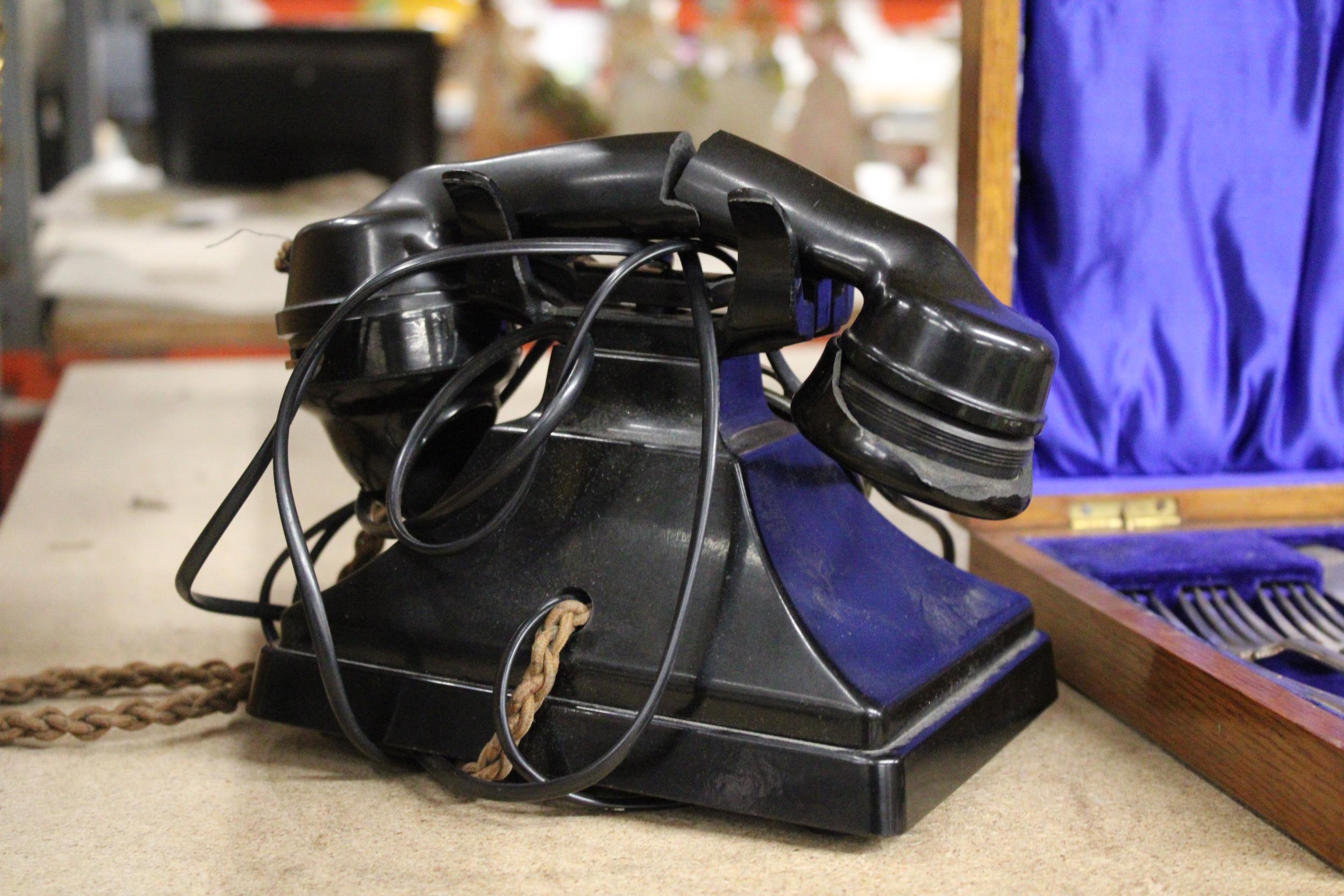 A VINTAGE BAKELITE TELEPHONE WITH BOTTOM DRAWER, RECEIVER A/F - Image 6 of 6