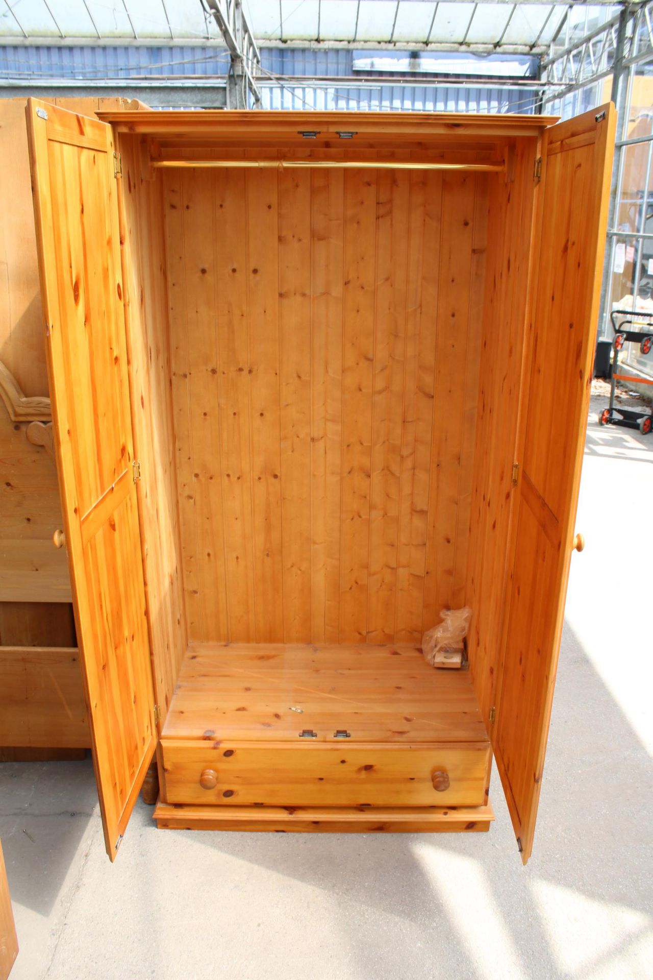 A MODERN PINE TWO DOOR WARDROBE WITH DRAWER TO BASE 37" WIDE - Image 4 of 4