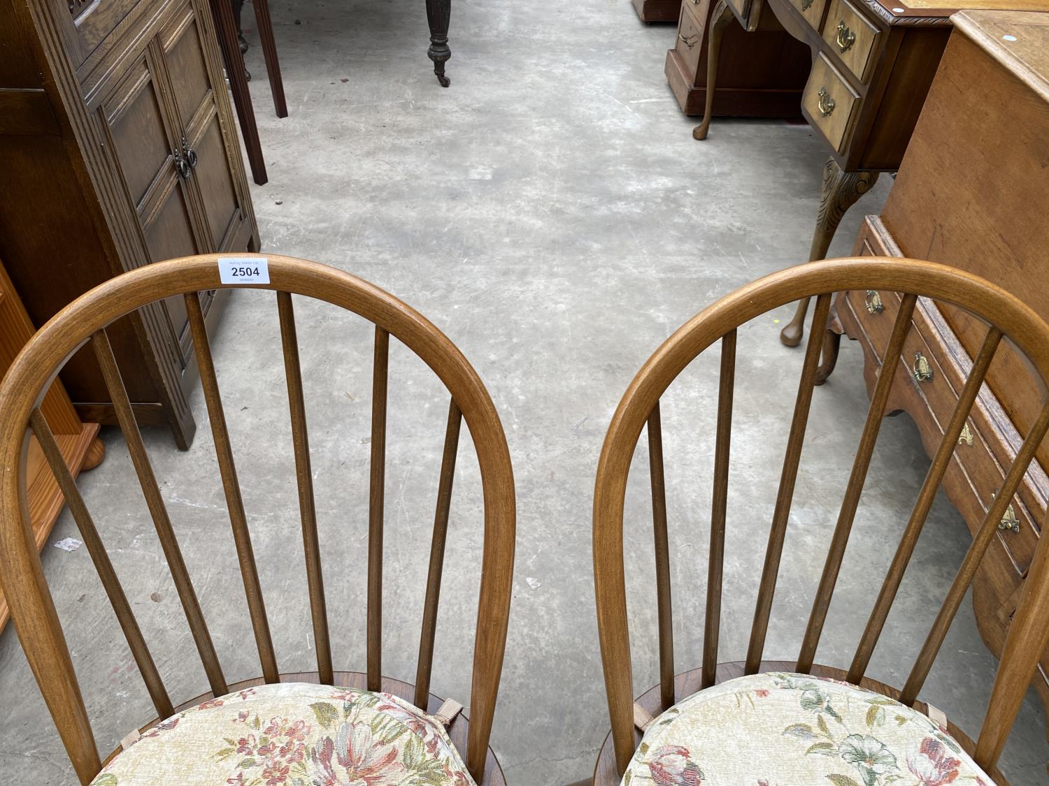 A PAIR OF ERCOL ELM AND BEECH WINDSOR STYLE DINING CHAIRS - Image 2 of 6