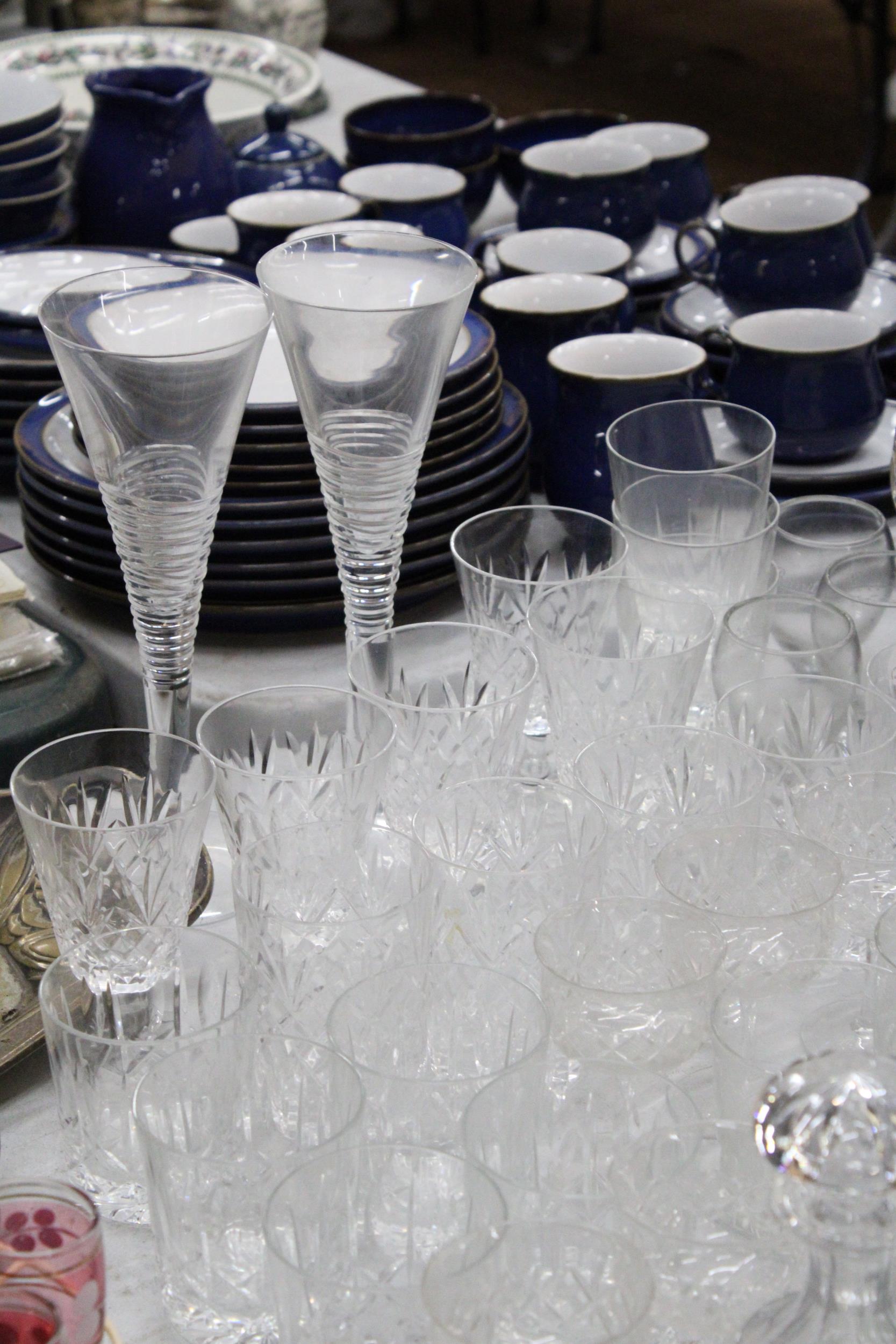 A LARGE QUANTITY OF GLASSES TO INCLUDE CHAMPAGNE, WINE, TUMBLERS, SHERRY, SPIRITS, TUMBLERS, A SMALL - Image 5 of 6