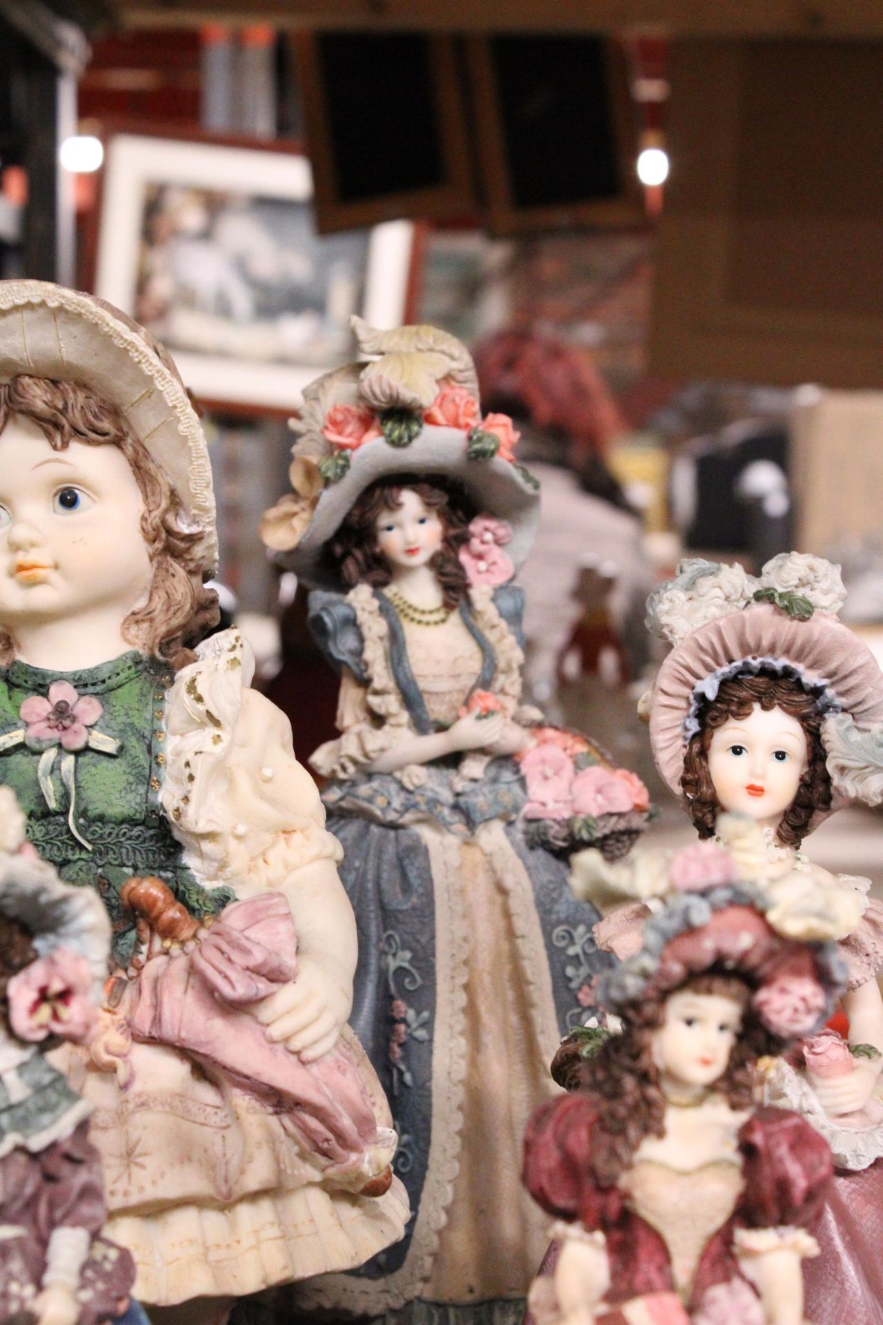 A COLLECTION OF EIGHT RESIN LADY FIGURINES - Image 5 of 6