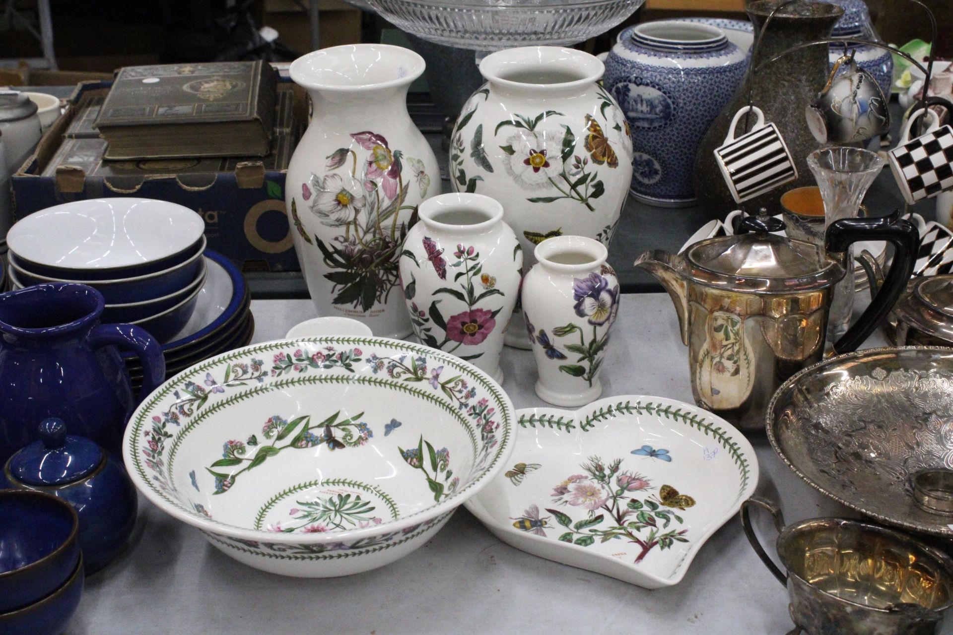 A COLLECTION OF PORTMEIRION TO INCLUDE LARGE VASES, SMALLER VASES, A LARGE BOWL, HEART SHAPED