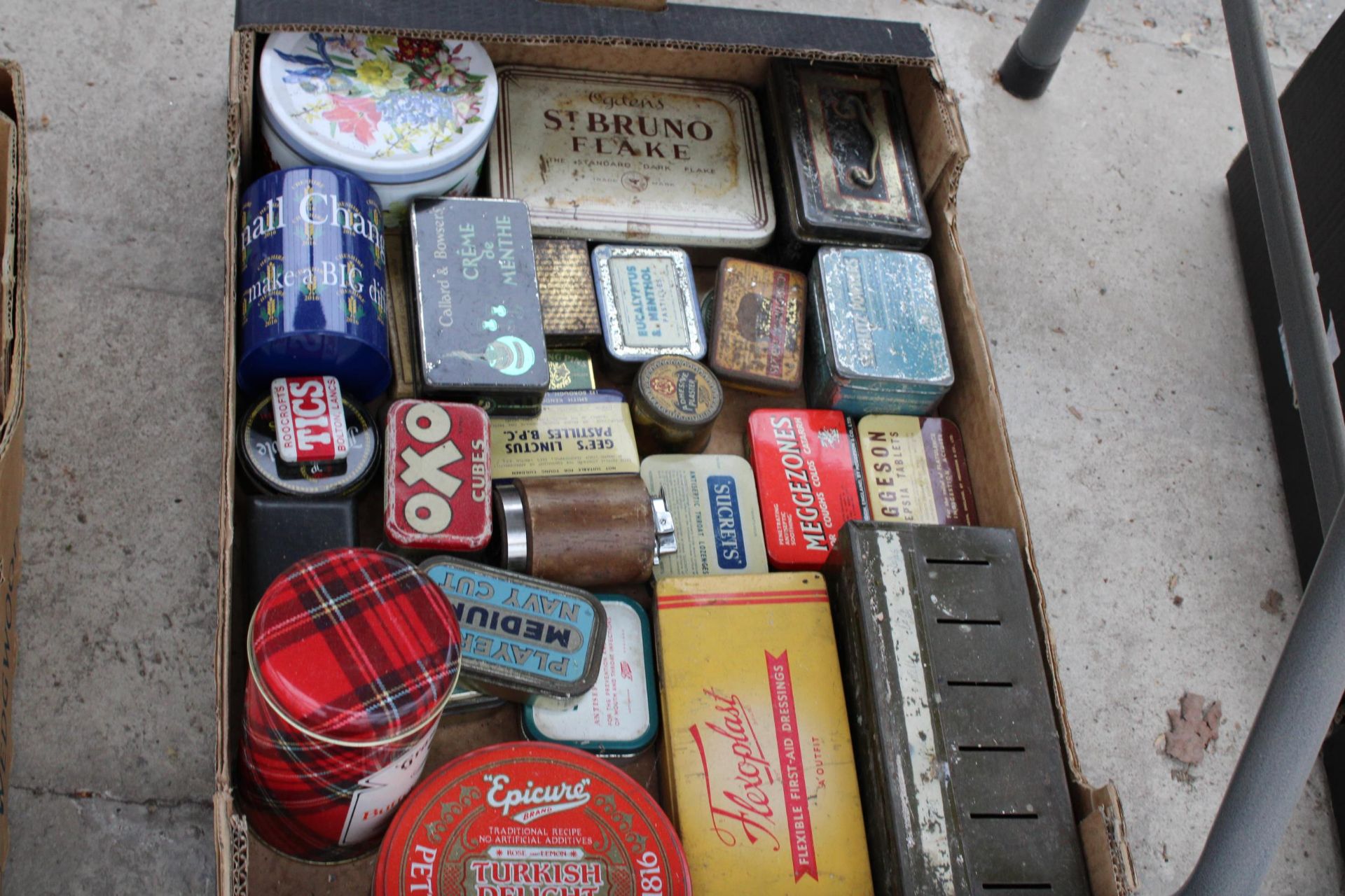 AN ASSORTMENT OF VARIOUS VINTAGE TINS - Image 2 of 3