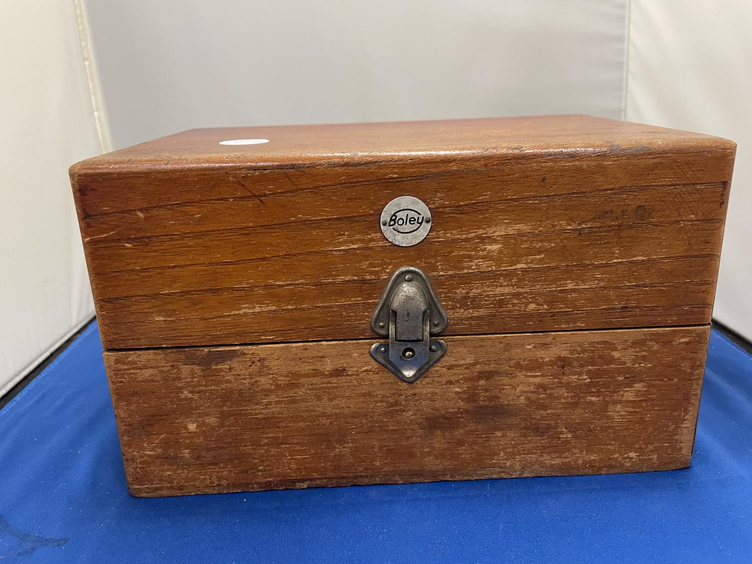 A BOLEY WATCHMAKERS RIVETING AND STAKING TOOLS (COMPLETE SET) IN ORIGINAL WOODEN BOX - Image 12 of 14