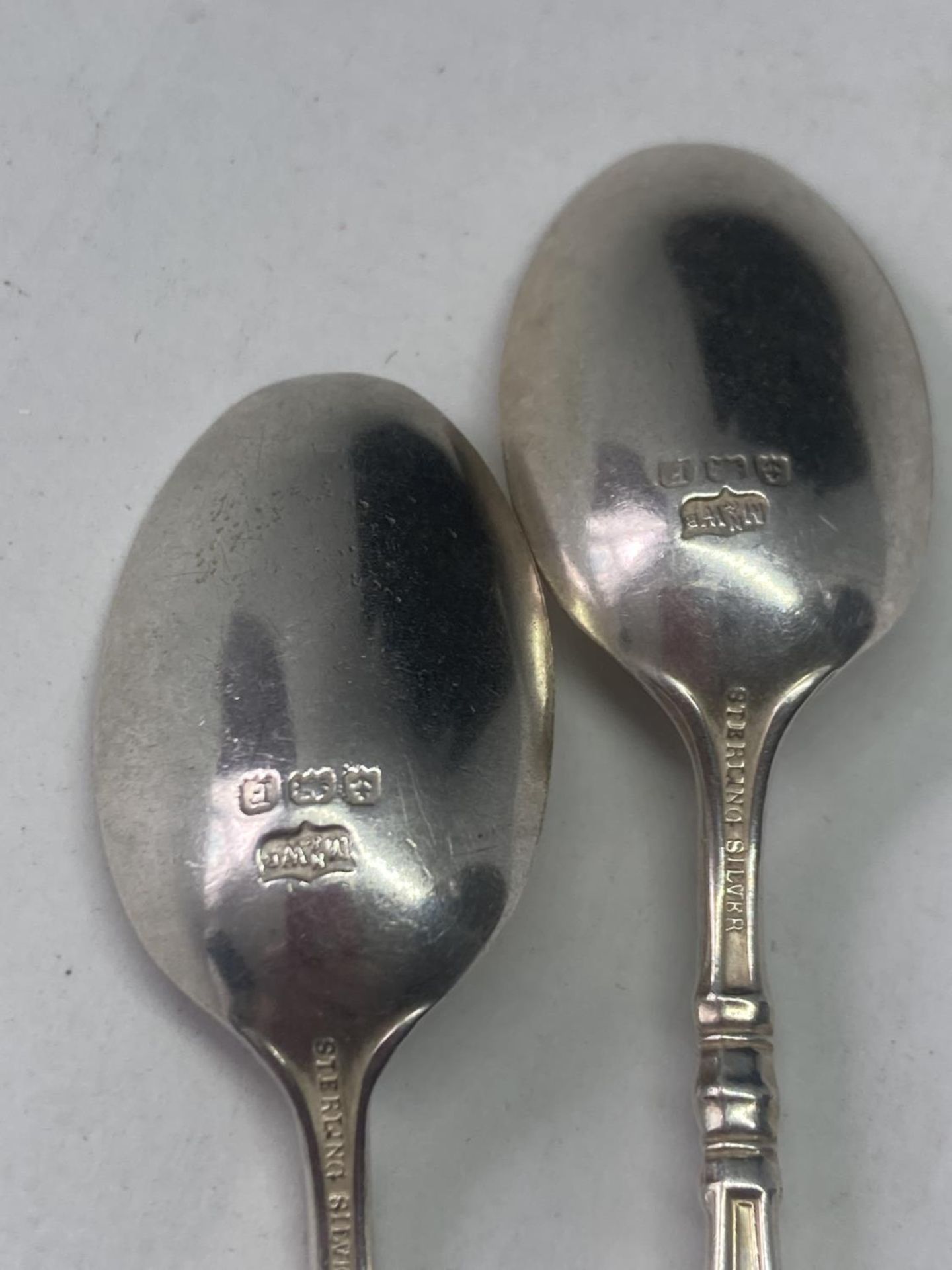 TWO HALLMARKED BIRMINGHAM SILVER SPOONS GROSS WEIGHT 25.7 GRAMS - Image 4 of 6