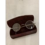 A PAIR OF VICTORIAN SPECTACLES, CASED