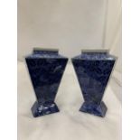 A PAIR OF EARLY 20TH CENTURY, SHELLEY, 'BLUE DRAGON' VASES, HEIGHT 15CM
