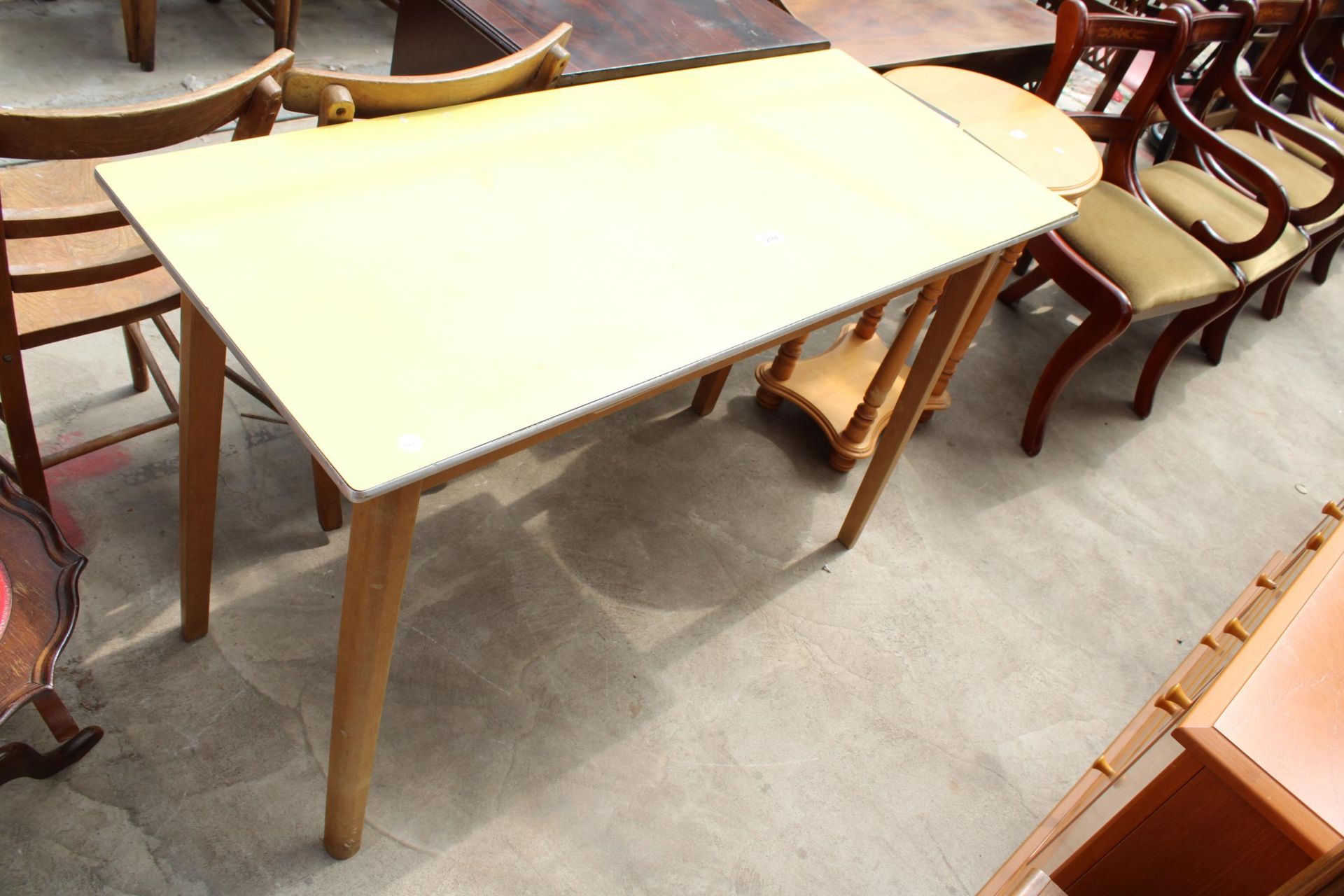 A MID 20TH CENTURY FORMICA TOP KITCHEN TABLE, 48" 20"