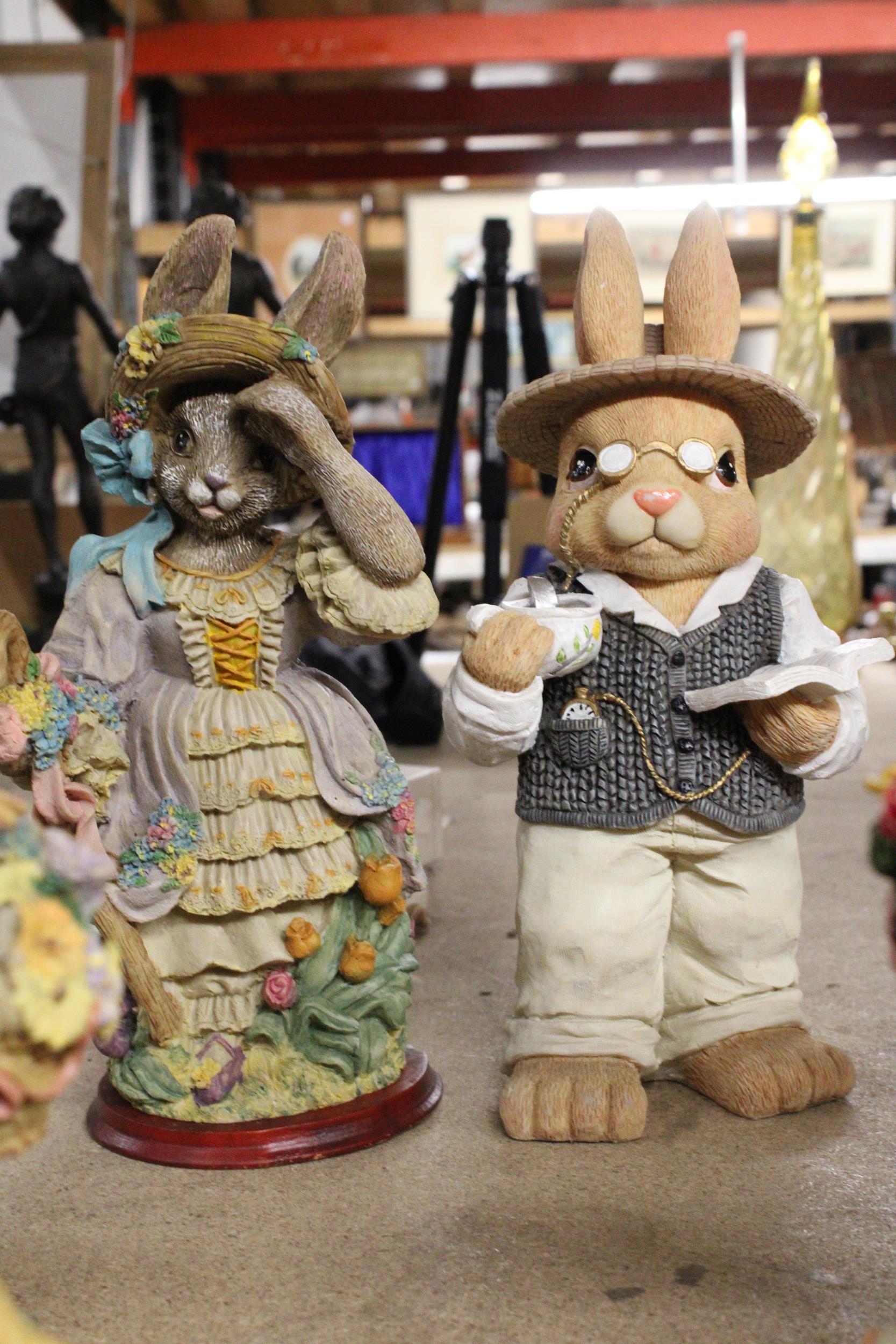 SIX LARGE RABBIT FIGURES PLUS A MOUSE - Image 4 of 4