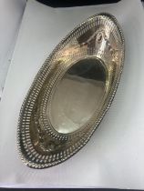 A MAPPIN BROS HALLMARKED SHEFFIELD SILVER OVAL PIERCED DISH GROSS WEIGHT 142.5 GRAMS