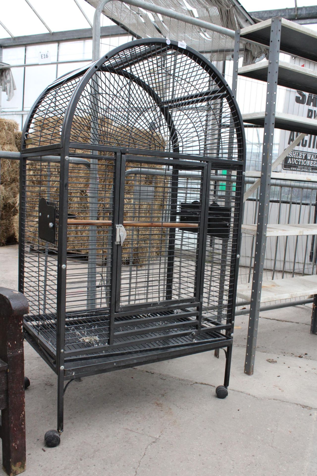A LARGE METAL PARROT CAGE - Image 2 of 3