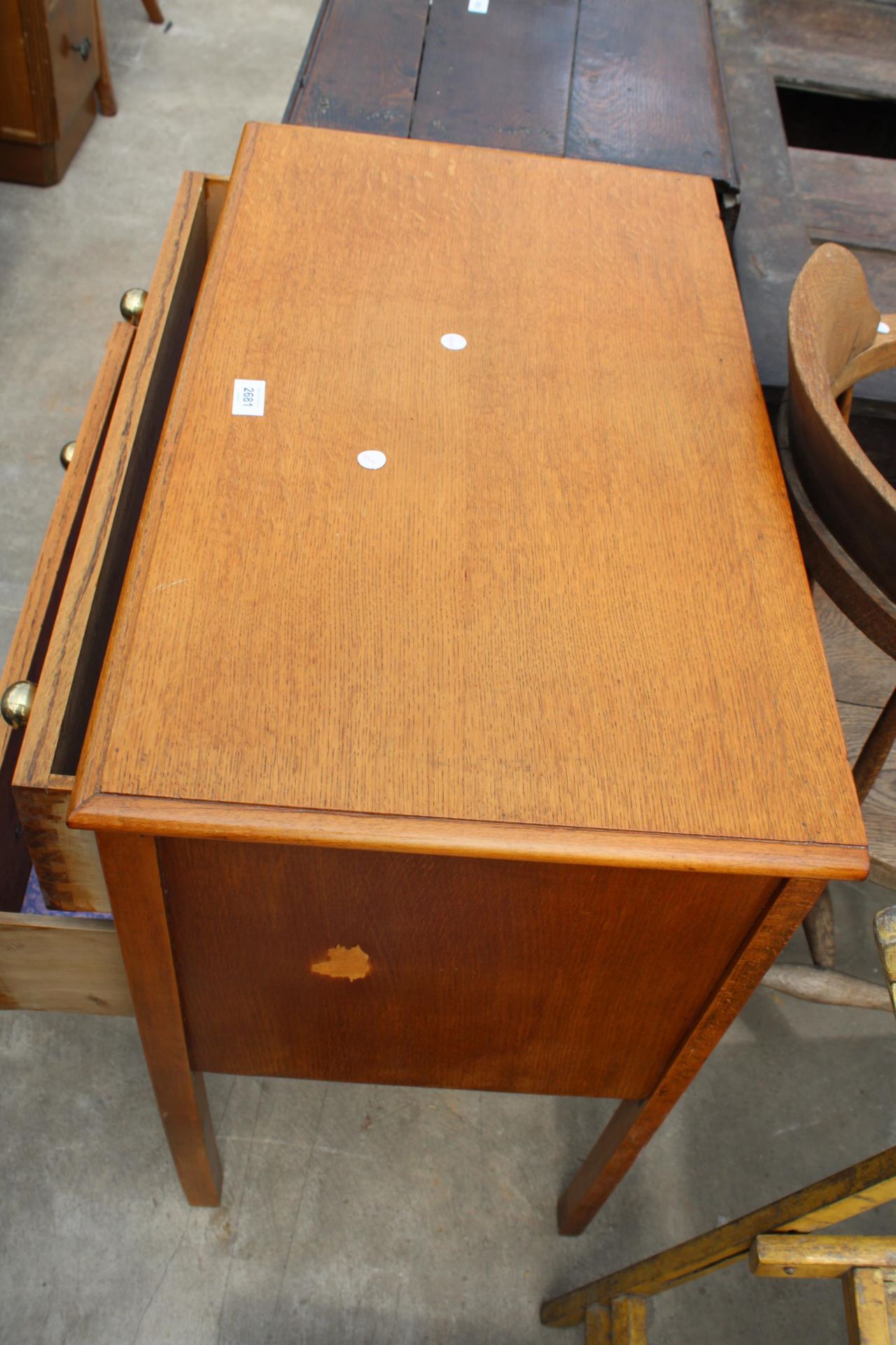 A MID 20TH CENTURY LIGHT OAK CHEST OF TWO DRAWERS, 30" WIDE - Image 4 of 4