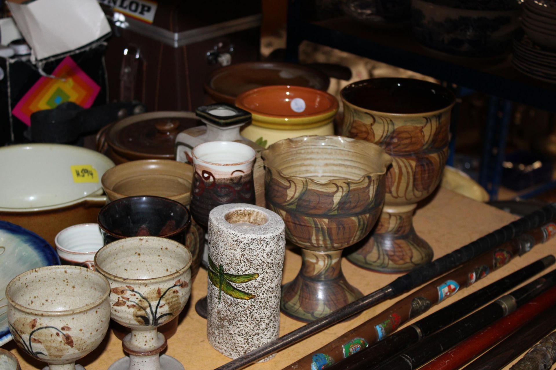 A LARGE COLLECTION OF STUDIO POTTERY TO INCLUDE VASES, GOBLETS, COOKING POTS, ETC - Image 4 of 5