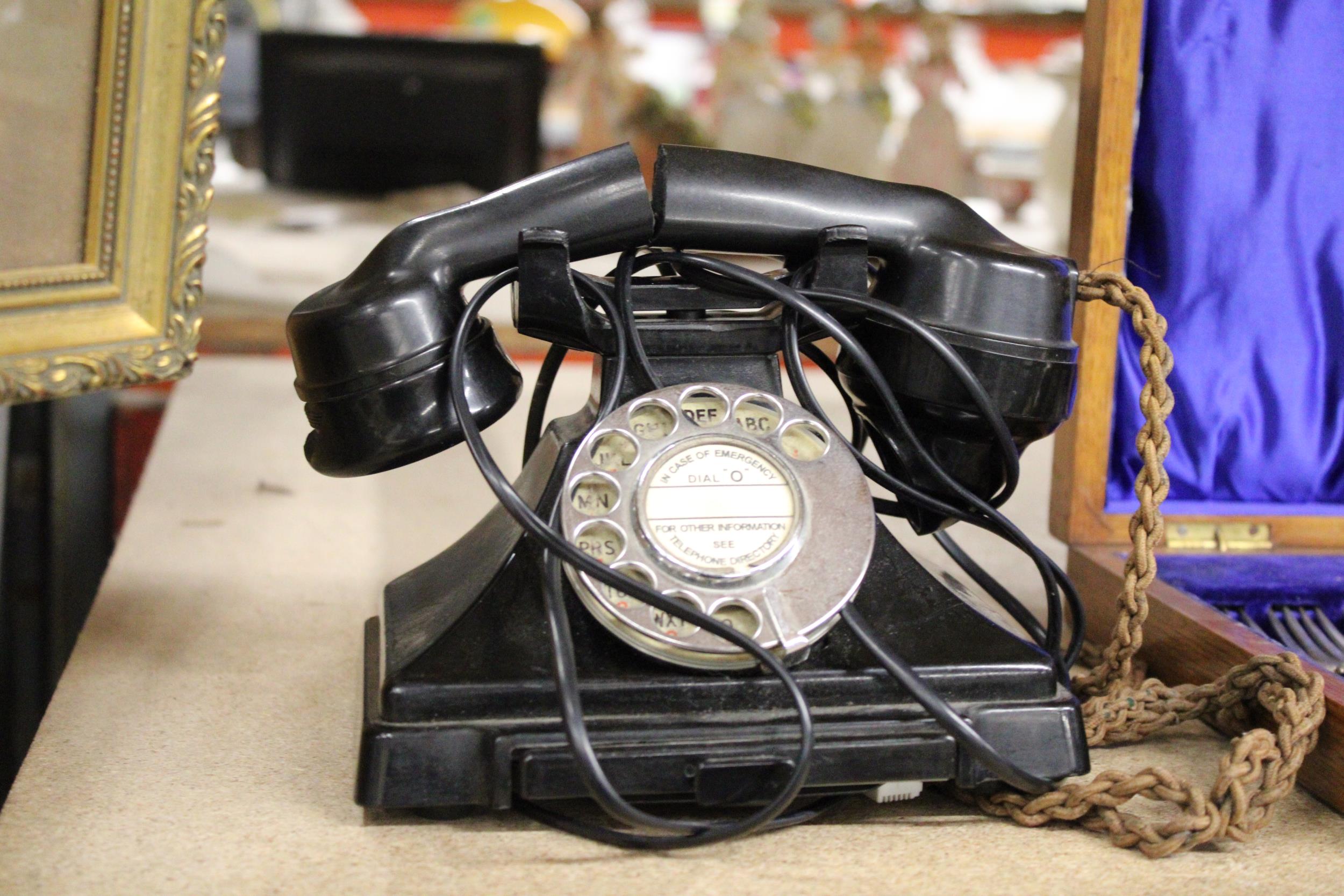 A VINTAGE BAKELITE TELEPHONE WITH BOTTOM DRAWER, RECEIVER A/F - Image 3 of 6