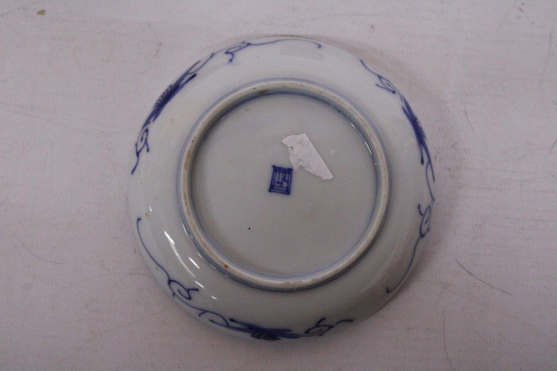 A WORCESTER TEA BOWL (A/F TOGETHER WITH FJURTHER TEAWARE - Image 5 of 6