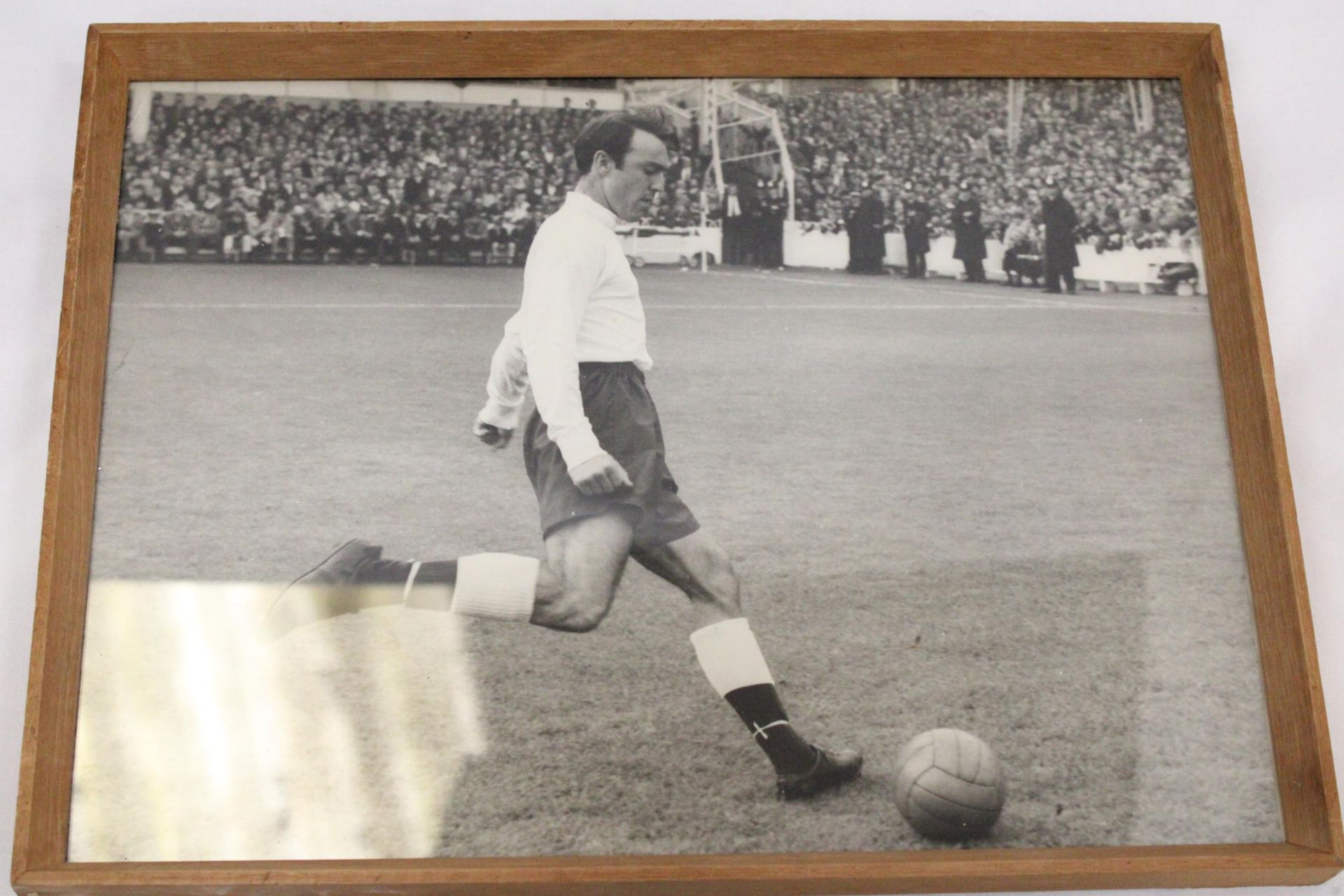 A FRAMED PHOTOGRAPH OF "JIMMY GREAVES" IN THE EARLY 1960S PLUS TWO 1960S TOTTENHAM HOTSPUR - Image 2 of 6