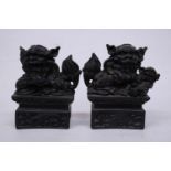 A VINTAGE PAIR OF CHINESE FOO FU DOG/GUARDIAN LION FIGURES