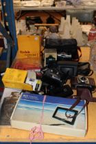 A COLLECTION OF VINTAGE CAMERAS AND ACCESSORIES TO INCLUDE, CORONET RAPIER, RONIFLEX X3000, KODAK