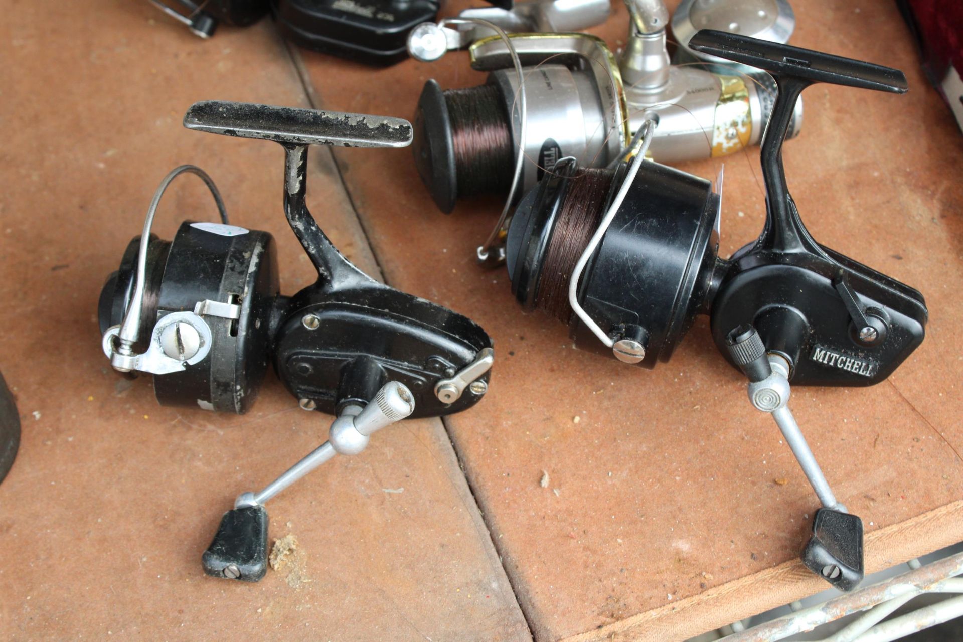AN ASSORTMENT OF VARIOUS FISHING REELS TO INCLUDE MITCHELL AND ABU ETC - Image 3 of 3