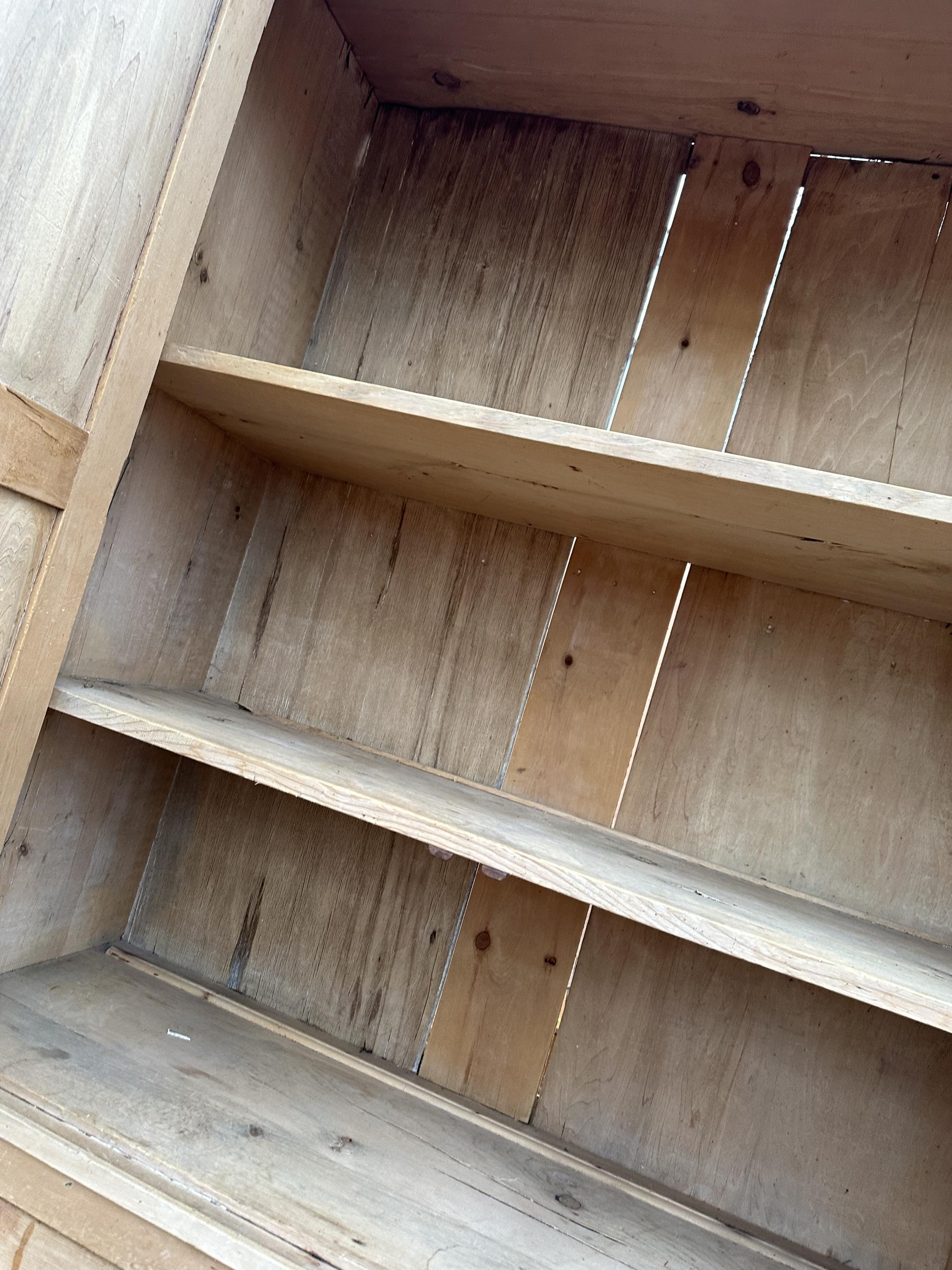 A VICTORIAN PINE TWO DOOR HOUSEKEEPERS CUPBOARD WITH TWO SHORT AND TWO LONG DRAWERS TO BASE, 48" - Image 6 of 6