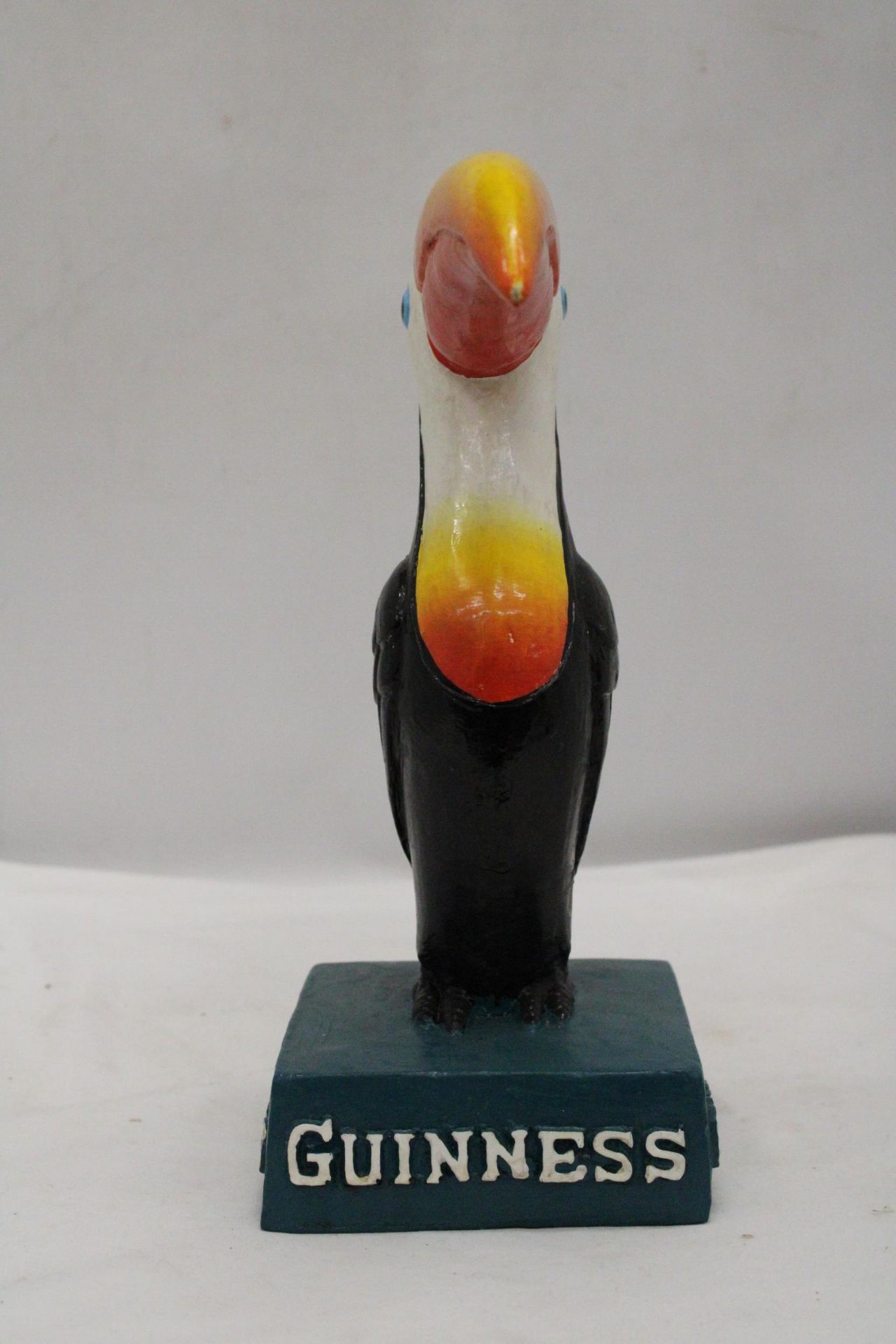 A LARGE RESIN 'GUINNESS' TOUCAN, HEIGHT 30CM - Image 3 of 6