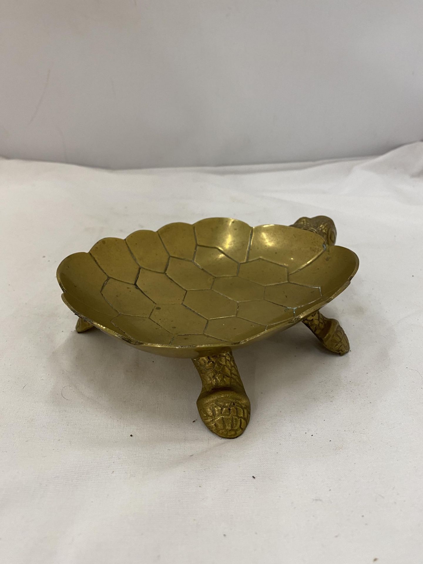 A VINTAGE BRASS TURTLE DISH - Image 4 of 6