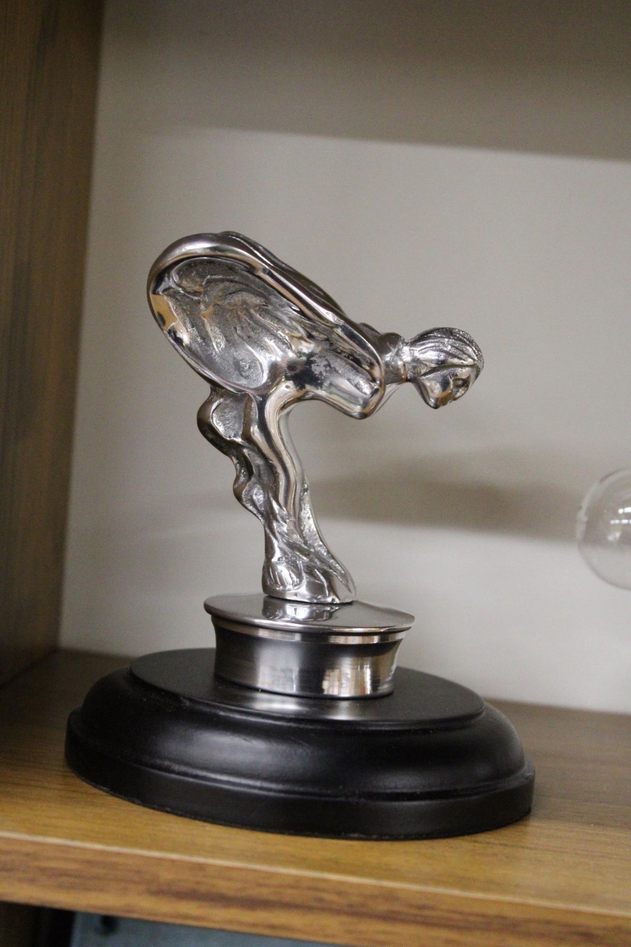 A CHROME FLYING LADY ON A BASE, HEIGHT 14.5CM - Image 4 of 4