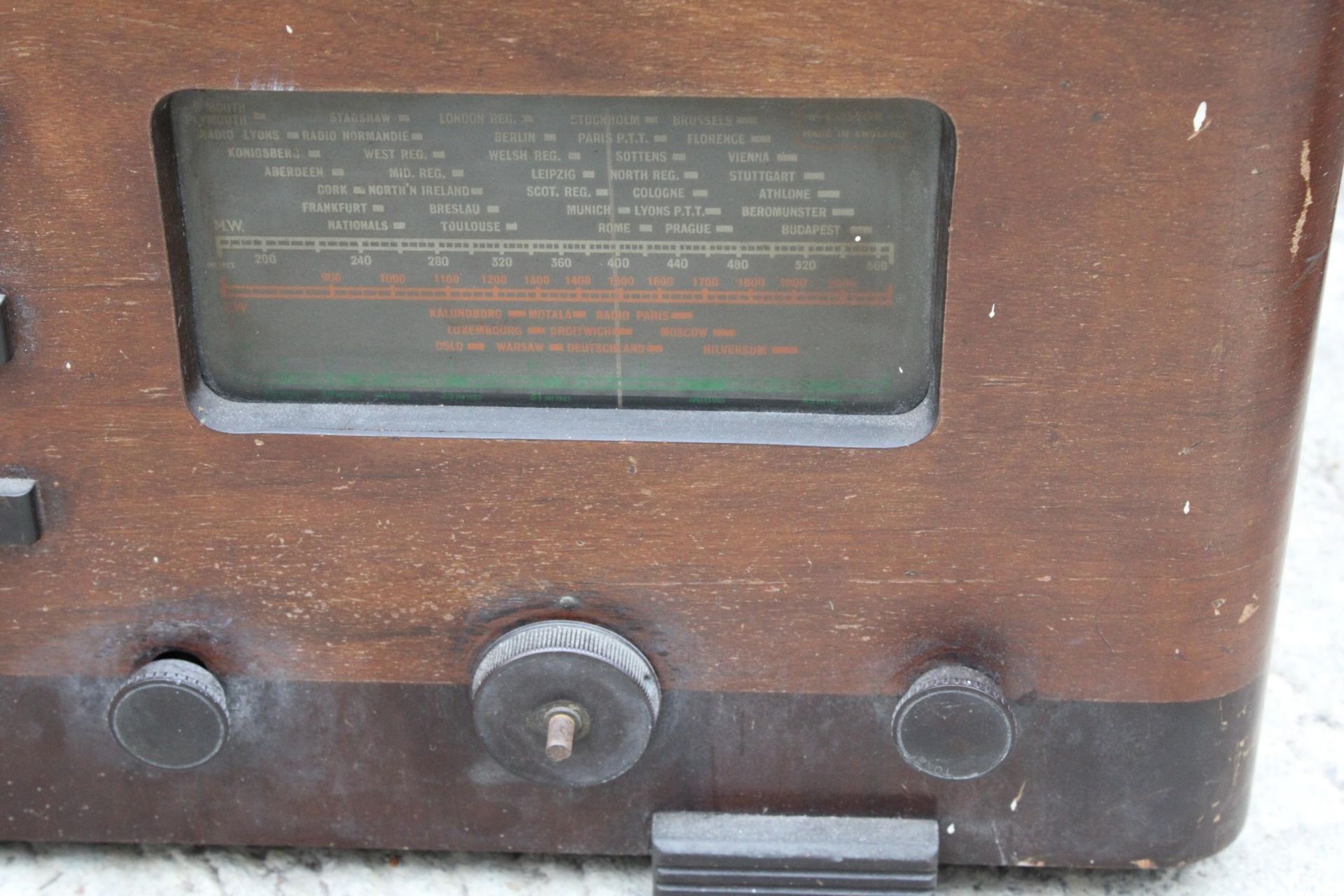 A VINTAGE WOODEN CASED VALVE RADIO - Image 2 of 2
