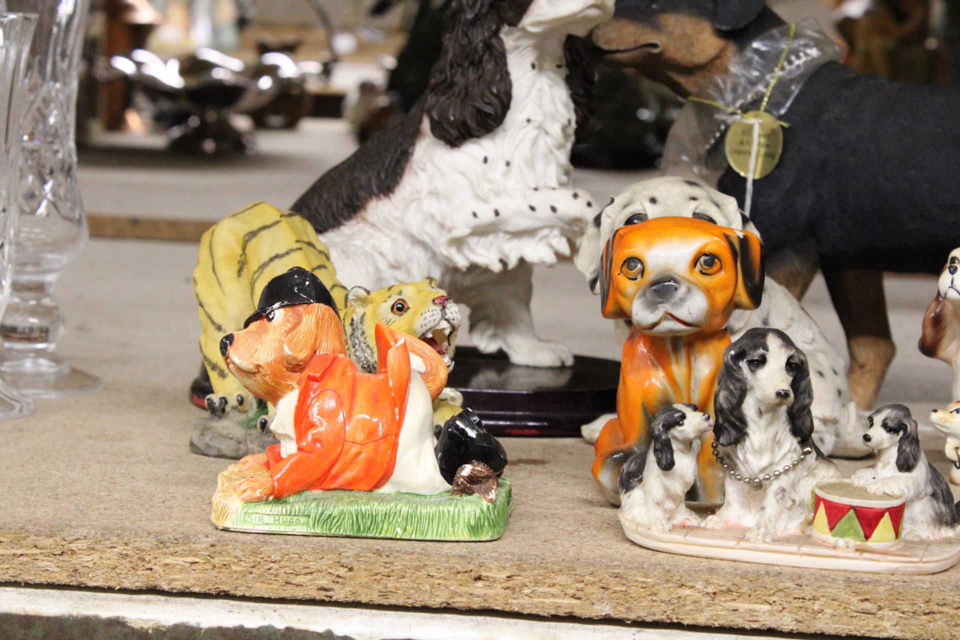 A COLLECTION OF RESIN AND CERAMIC DOG FIGURES, PLUS A TIGER - Image 2 of 5