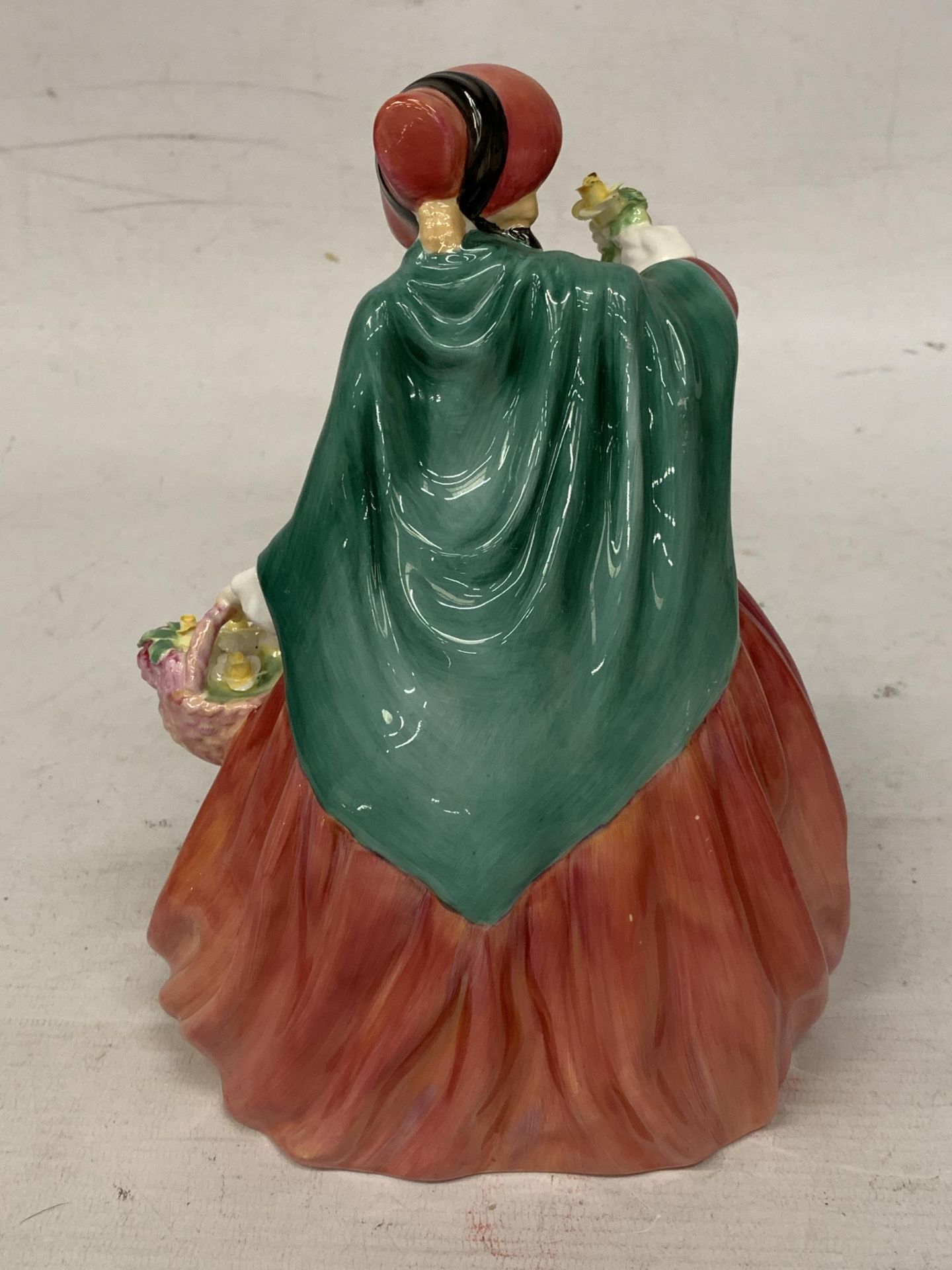 A ROYAL DOULTON FIGURINE "LADY CHARMIAN" - Image 3 of 5