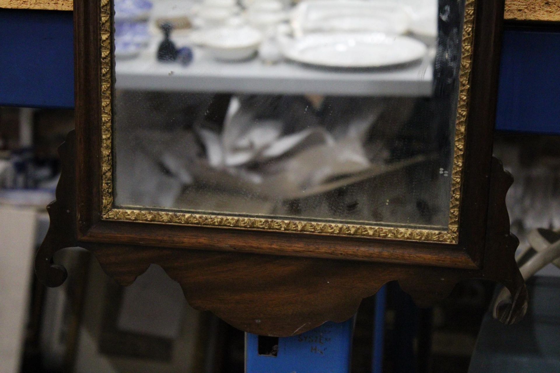 AN ORNATE EDWARDIAN HALL MIRROR 27 X 16 INCH - Image 4 of 5