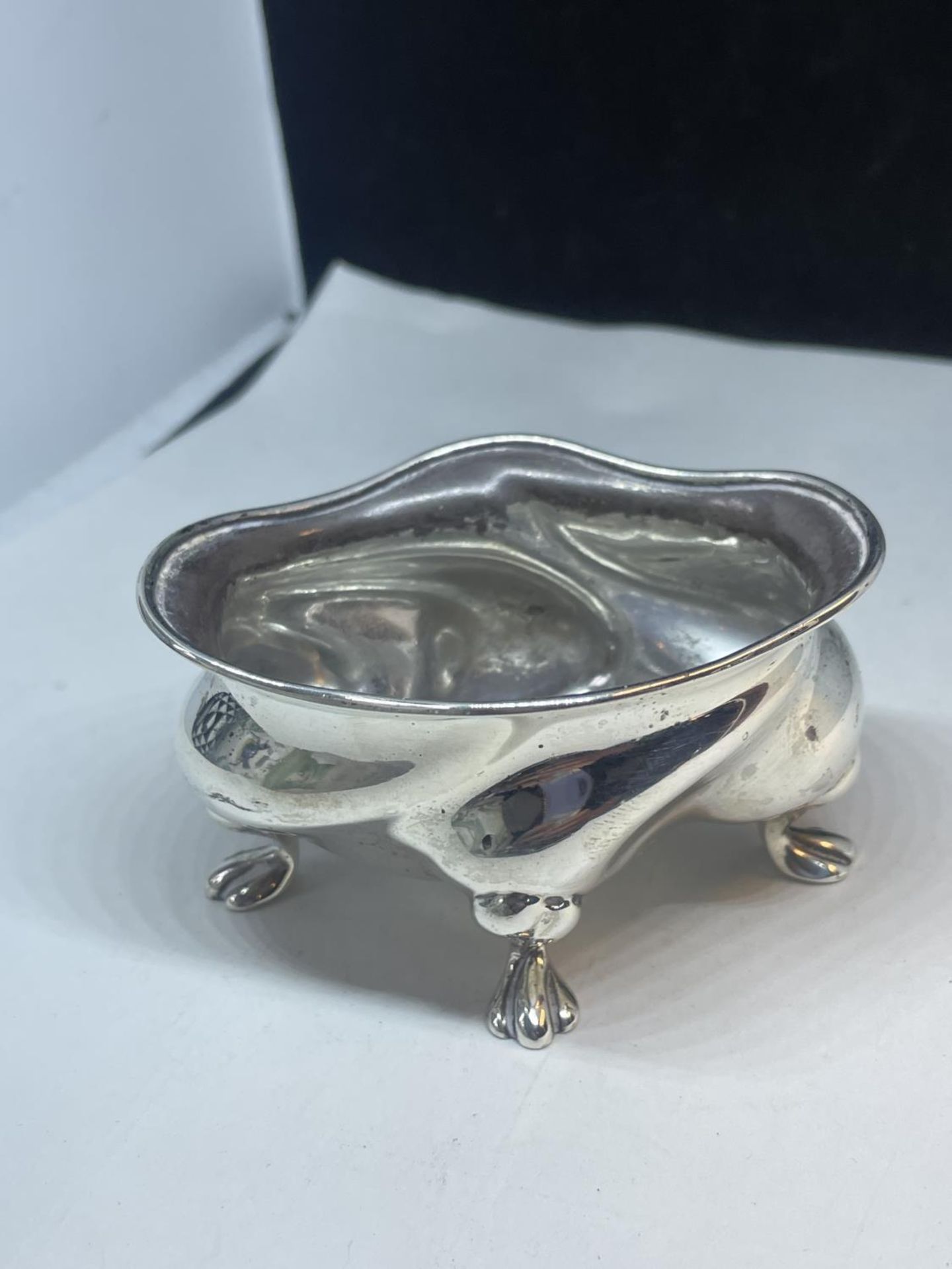 A HALLMARKED BIRMINGHAM SILVER FOOTED OVAL DISH GROSS WEIGHT 77.08 GRAMS