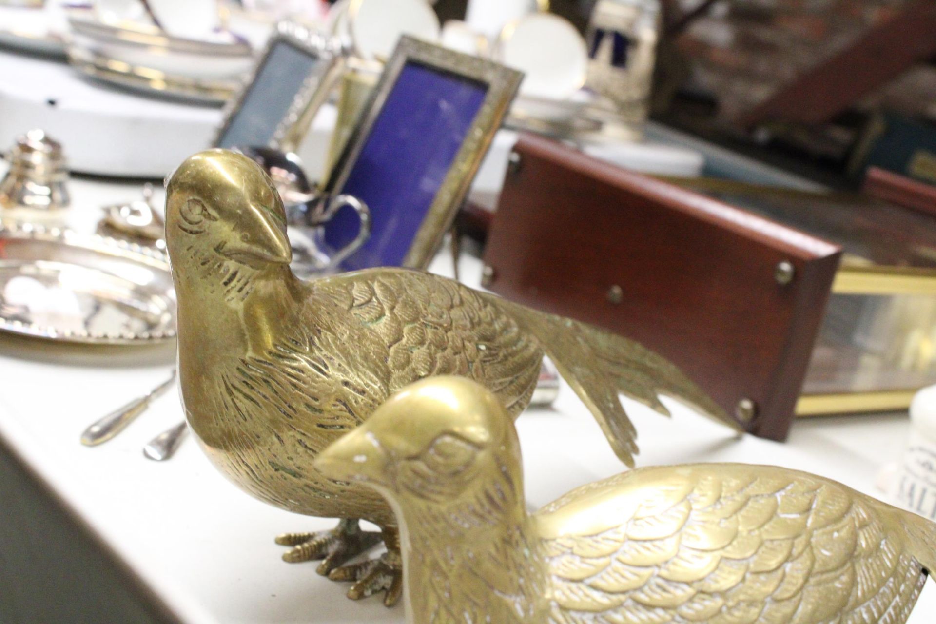 A PAIR OF VINTAGE BRASS PHEASANTS, LENGTH 40CM, HEIGHT 13CM - Image 6 of 6