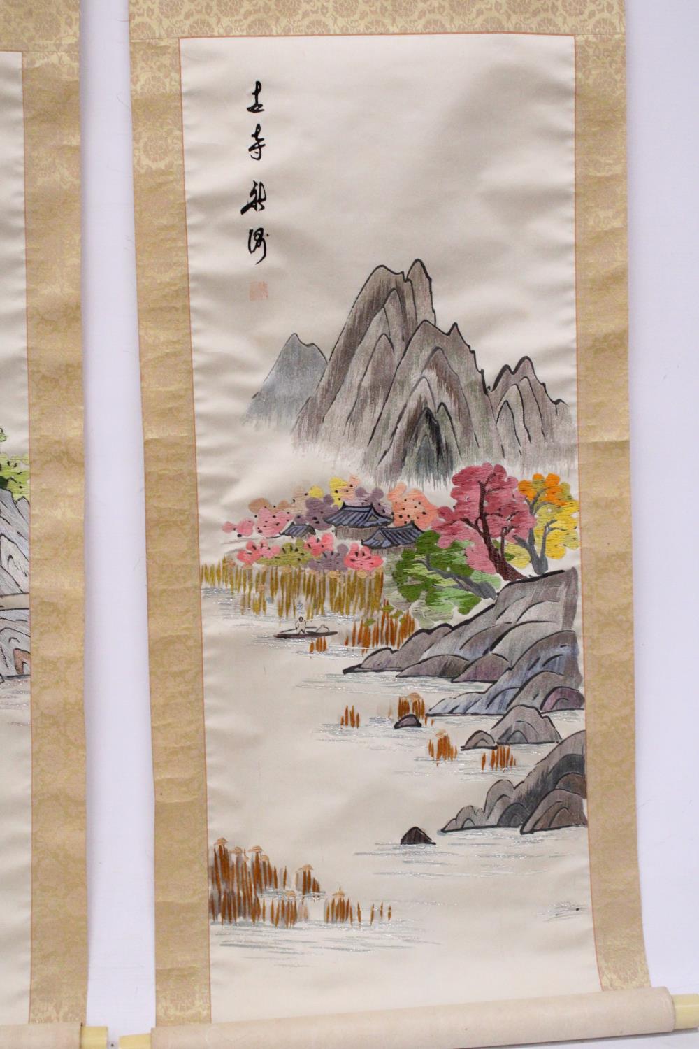 A PAIR OF VINTAGE JAPANESE HANGING SCROLLS WITH SILK EMBROIDERED LANDSCAPE SCENES - Image 3 of 6