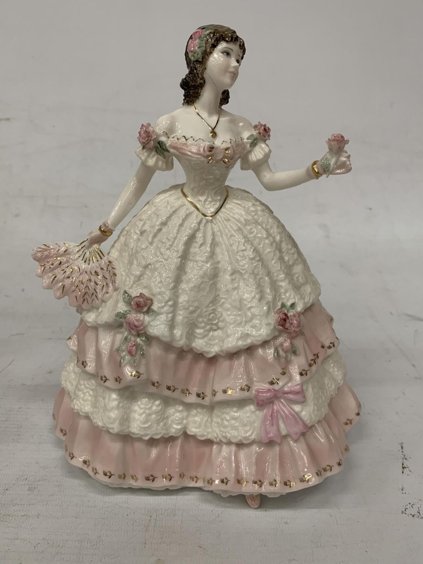 A COALPORT FIGURINE "OLIVIA" COALPORT HEIRLOOM FIGURINE OF THE YEAR 1997 ISSUED STRICTLY TO 1997