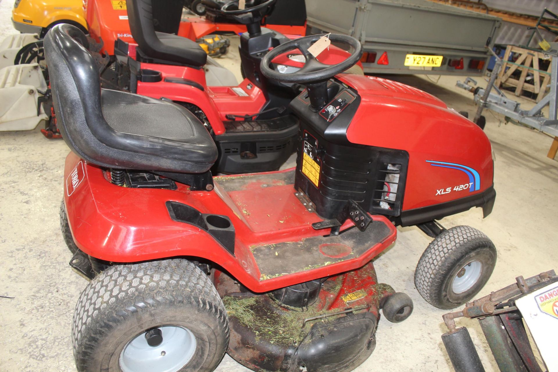 MTD CUB CADET RIDE ON MOWER WITH BRIGGS & STRATTON VANGUARD V-TWIN 20HP ENGINE + VAT KEY IN OFFICE - Image 6 of 6