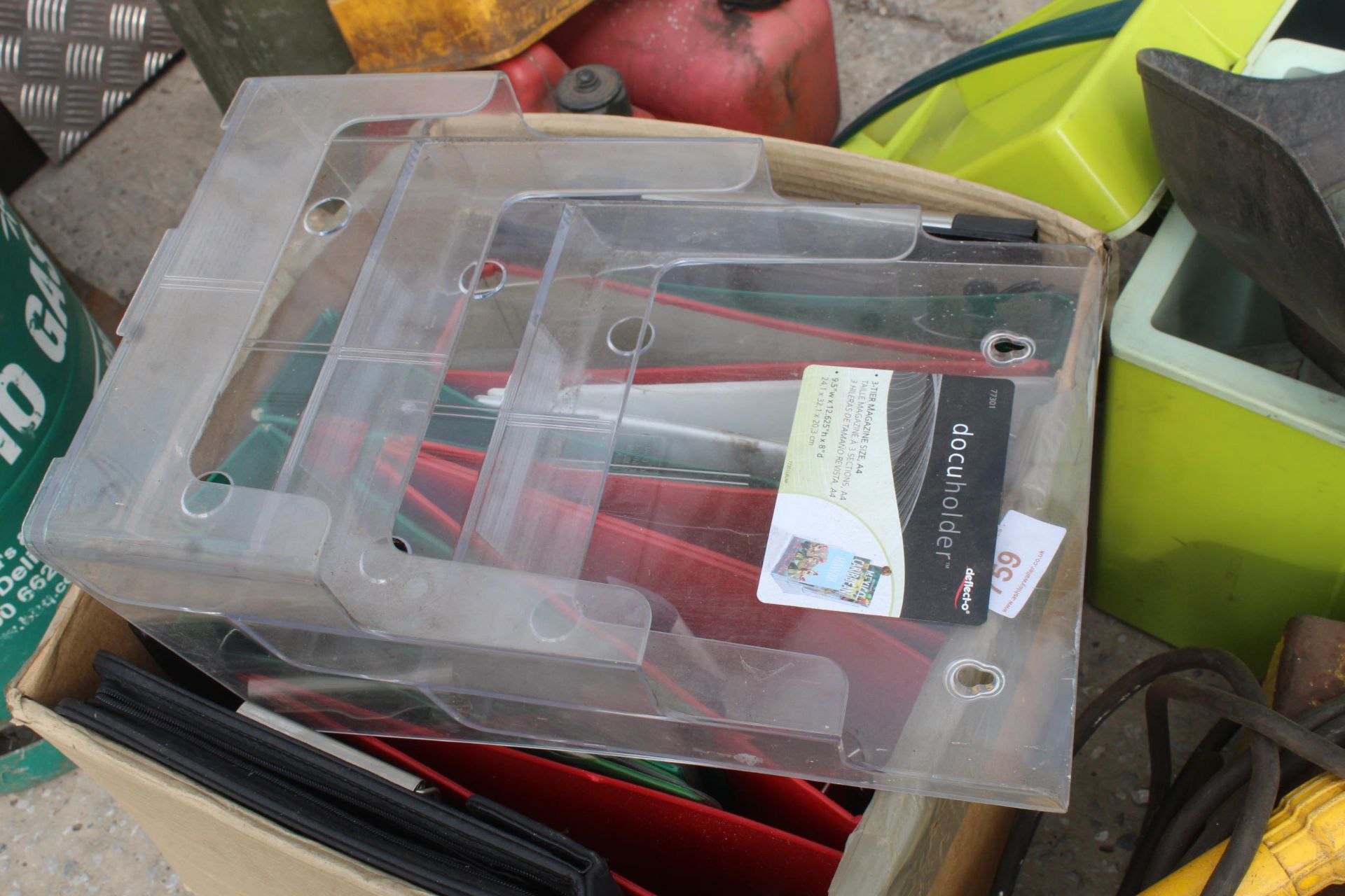 PORTABLE STICK WELDER WITH RODS AND BOX OF FOLDERS NO VAT - Image 3 of 4