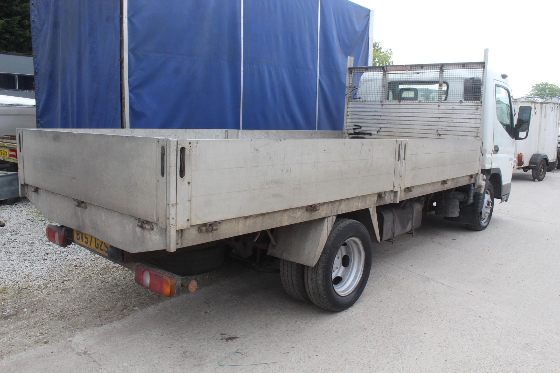 MITSUBISHI FUSO 3.5TON DROP SIDE LORRY BV57GZS 2007 FULL V5 130000 MILES NO VAT WHILST ALL - Image 2 of 3
