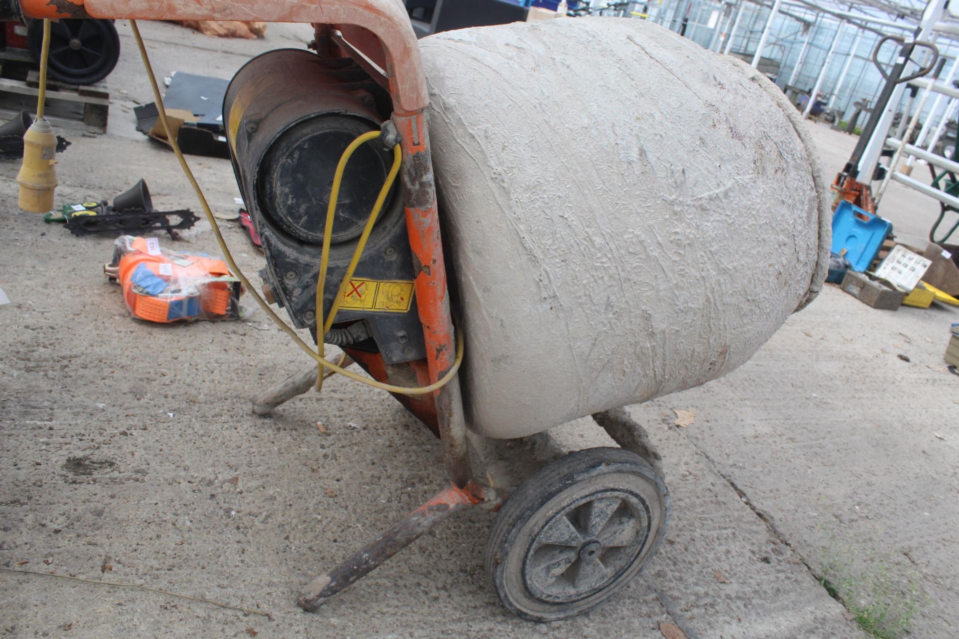 CEMENT MIXER WITH CONVERTER NO VAT - Image 2 of 3